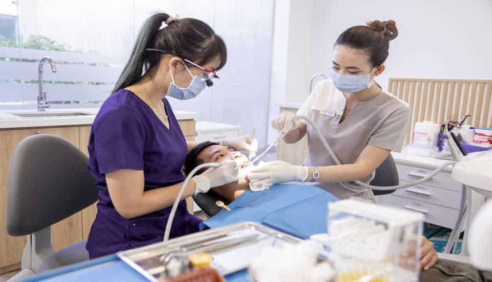 Cách tìm phòng khám lấy cao răng với giá tốt và uy tín
