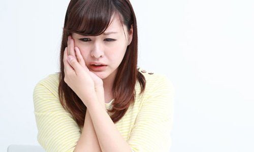 Răng khôn để lâu có sao không? Những tác động lâu dài đến sức khỏe răng miệng.