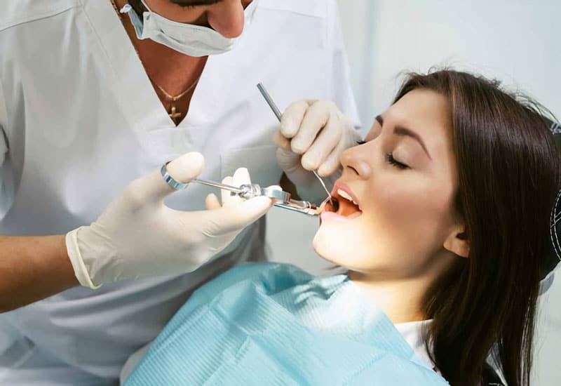 Tại sao nên nhổ răng khôn mọc lệch? Những hậu quả của việc không nhổ.