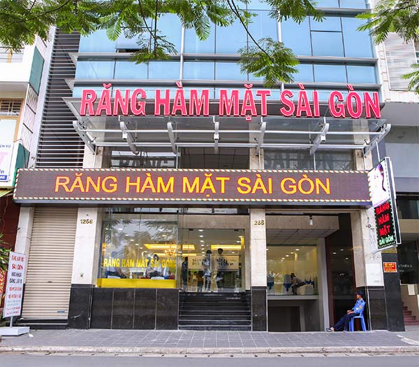 Những phòng khám nha khoa nổi tiếng tại TP.HCM chuyên nhổ răng khôn.