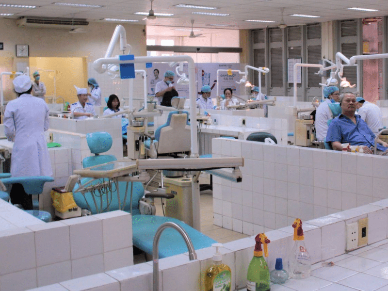 Những phòng khám nha khoa nổi tiếng tại TP.HCM chuyên nhổ răng khôn.