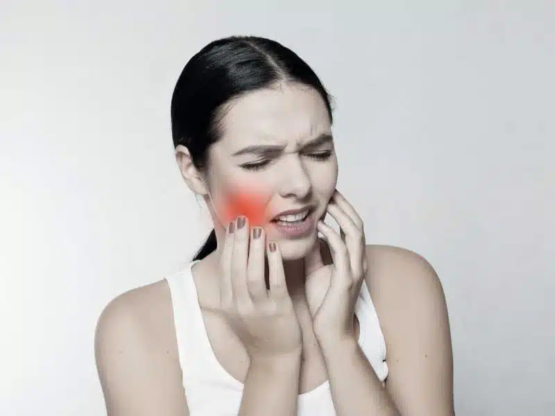 Các biến chứng thường gặp khi nhổ răng khôn hàm dưới và cách xử lý 3 Các biến chứng thường gặp khi nhổ răng khôn hàm dưới và cách xử lý
